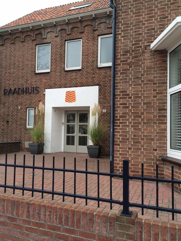 Raadhuis Egmond Egmond aan den Hoef Cameră foto