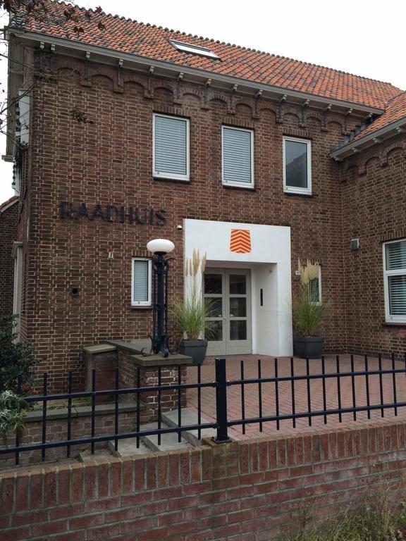 Raadhuis Egmond Egmond aan den Hoef Cameră foto