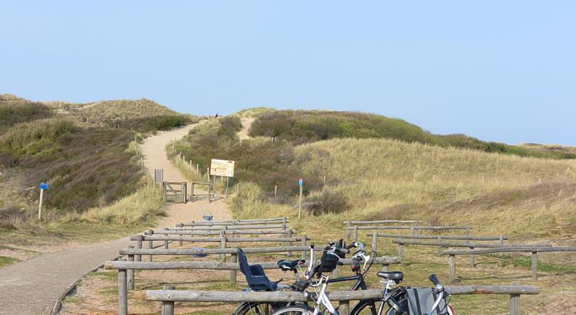 Raadhuis Egmond Egmond aan den Hoef Cameră foto